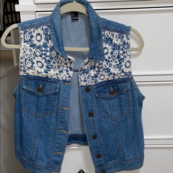 Forever 21 Jackets & Blazers - MINT CONDITION Forever 21 Denim Vest